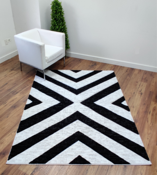 CH-34 Black & White Chester Hand Carved